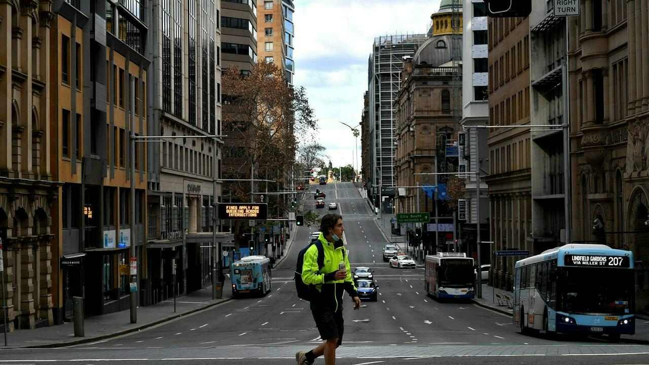 تطلب السلطات من سكان سيدني عدم مغادرة المنزل ما لم يكن لشراء الطعام او زيارة الطبيب أو ممارسة الرياضة.
