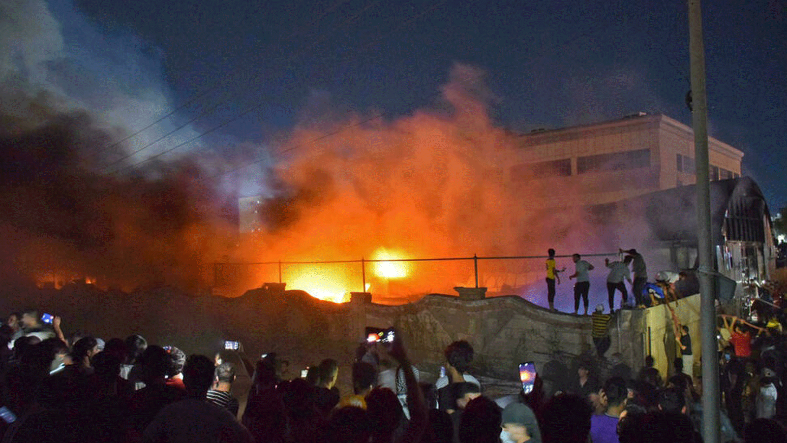 مشهد من حريق المستشفى في الناصرية/ العراق