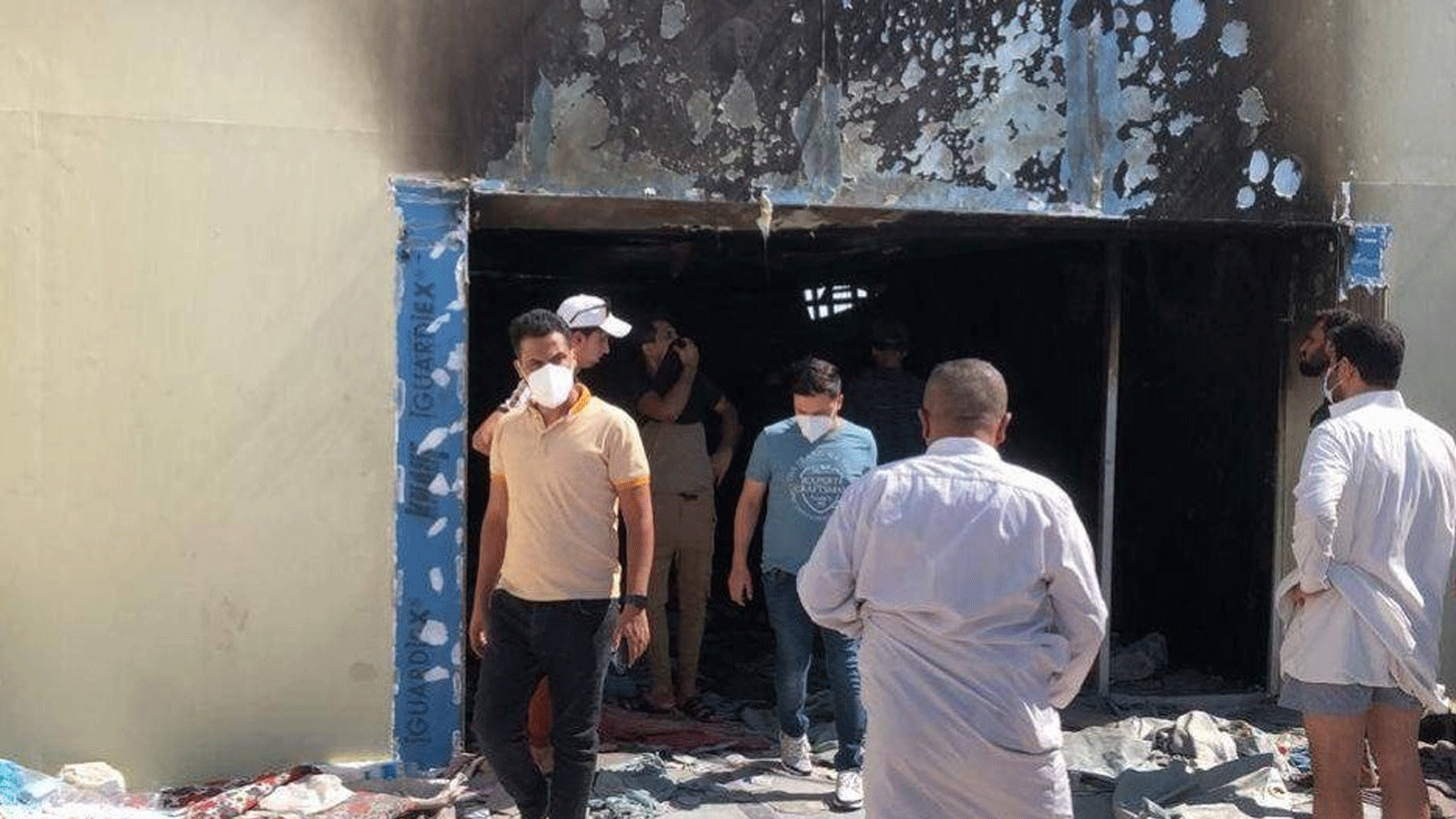 وفدٌ حكومي رفيع في الناصرية يحقق في اسباب الحريق. 13 تموز/ يوليو 2021