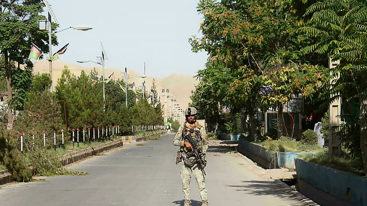 جندي أفغاني في مدينة قلعة نو عاصمة ولاية بدغيس (غرب افغانستان) في 08 تموز/يوليو 2021
