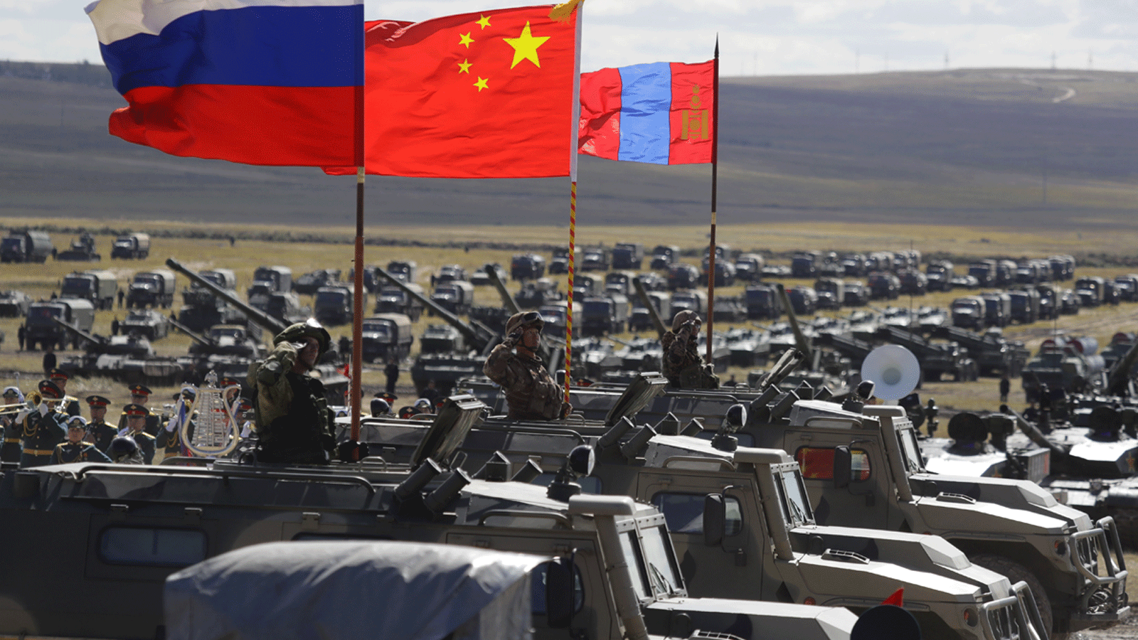 مشهد من مناورات فوستوك -2018 التي نفذتها القوات العسكرية لروسيا والصين على مدى أسبوعين في مساحات شاسعة من سيبيريا وآسيا والمحيط الهادئ والقطب الشمالي والمحيط الهادي. 