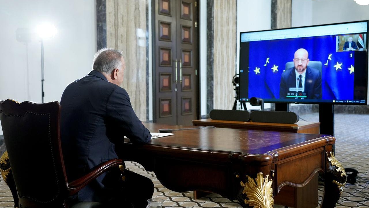 الكاظمي متحدثا في مكالمة متلفزة مع رئيس المجلس الاوروبي في 20 يوليو 2021