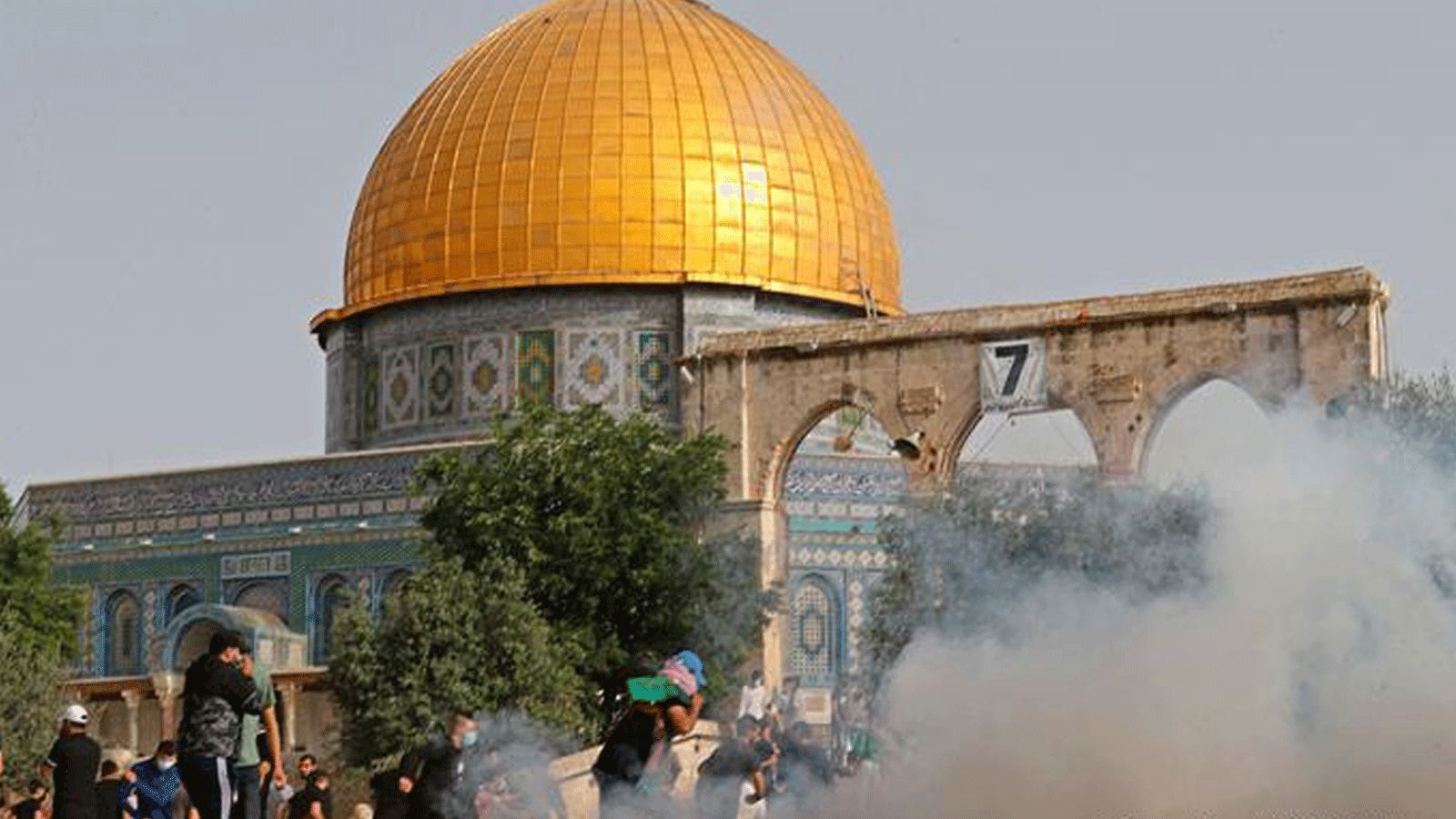 اندلعت اشتباكات جديدة بين الفلسطينيين والشرطة الإسرائيلية في المسجد الأقصى بالقدس يوم الجمعة 18 تموز/ يوليو 2021