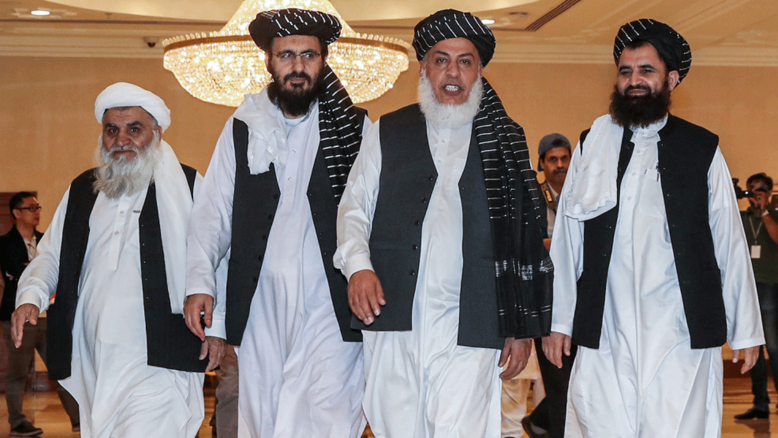 ممثلو طالبان خلال اليوم الثاني من محادثات السلام بين القوات الأفغانية وطالبان في الدوحة، قطر.8 تموز/يوليو 2021