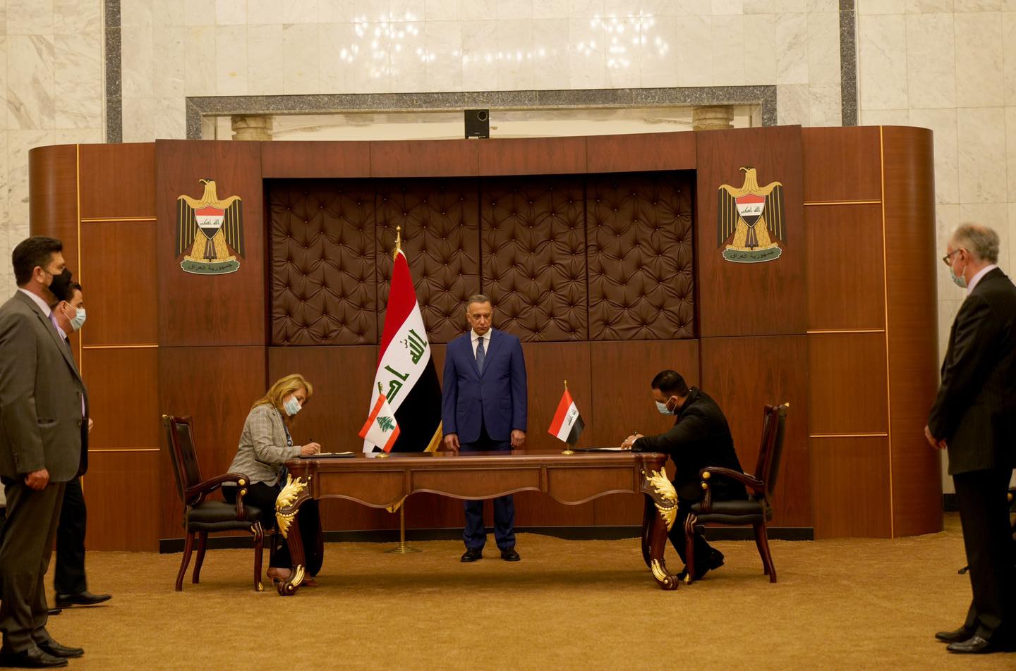 الكاظمي يرعى في 24 تموز يوليو مراسم توقيع اتفاق تزويد العراق للبنان بمليون طن من زيت الوقود
