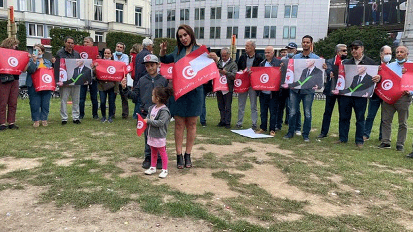 تونسيون يعتصمون أمام المقر الأوروبي في بروكسل بتاريخ 31 تموز/يوليو2021 تضامناً مع قرارات الرئيس سعيد الاصلاحية
