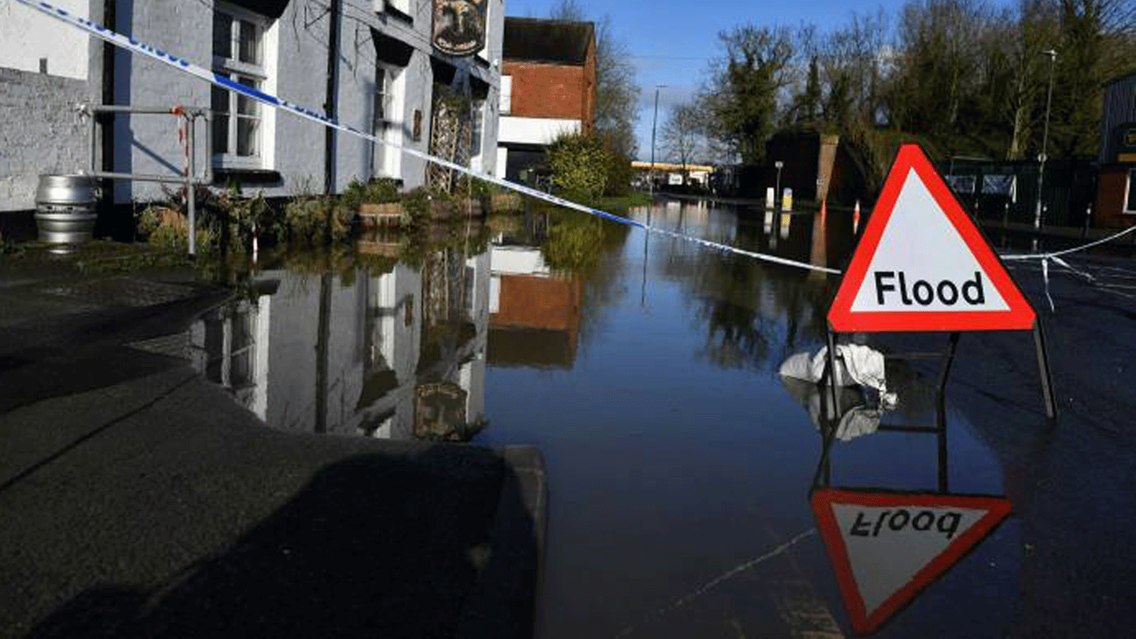 فيضانات في توكسبري، جلوسيسترشاير، في شباط/ فبراير 2020. كانت المملكة المتحدة أكثر رطوبة بنسبة 6%، في المتوسط، على مدار الثلاثين عامًا الماضية