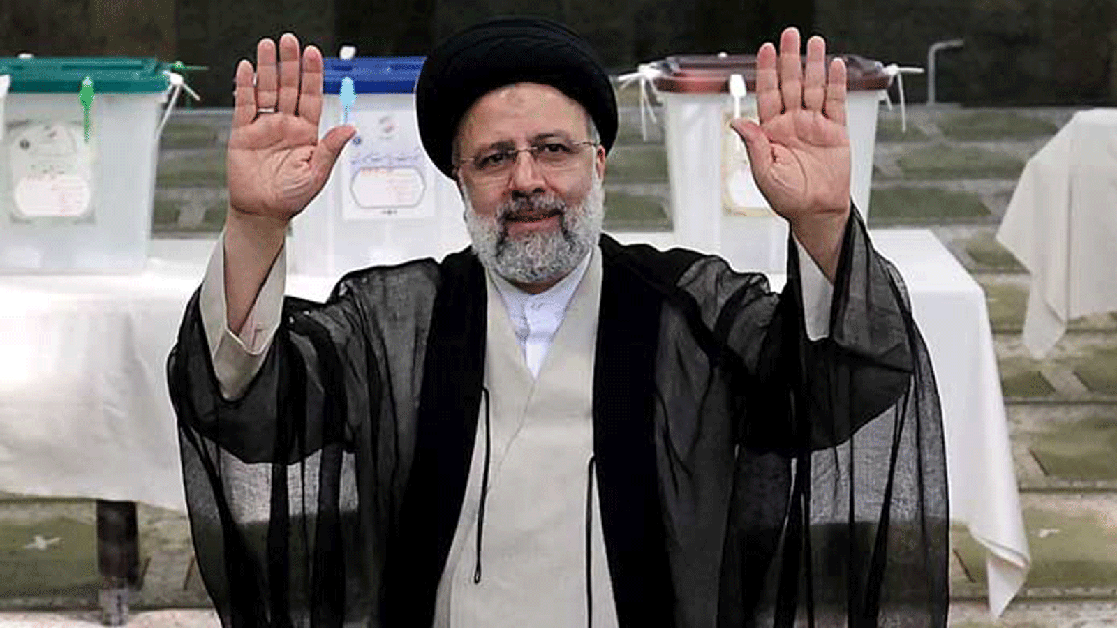 إبراهيم رئيسي بعيد الإدلاء بصوته في الانتخابات الرئاسية، في طهران. 18 حزيران/يونيو 2021