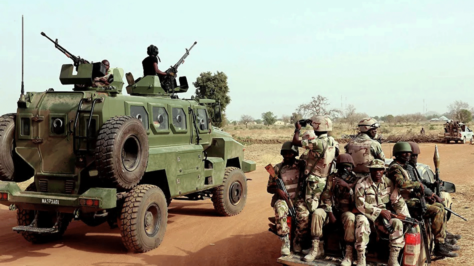 صورة لقوات من الجيش النيجيري الذي حرر أكثر من 30 شخصا من أسر 