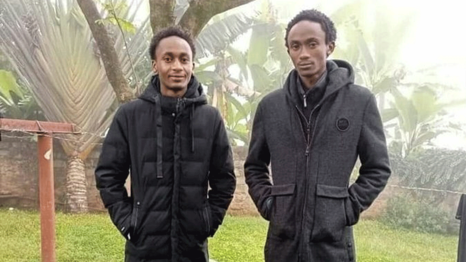 صورة نشرتها صفحة ميسينغ فويسز على تويتر بتاريخ 4 آب/ أغسطس 2021 للشقيقين اللذين زُعِم أنه تم القبض عليهما بعد ساعات حظر التجول، وعُثر عليهما ميتين في أمبو-كينيا. 