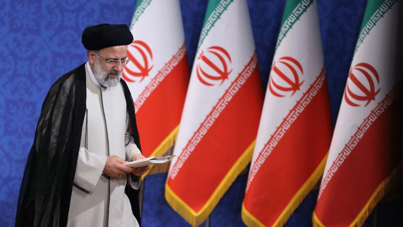 إبراهيم رئيسي خلال مؤتمره الصحفي الأول كرئيس منتخب في العاصمة الإيرانية طهران في 21 حزيران/يونيو 2021
