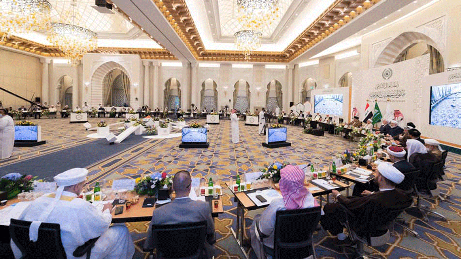 ملتقى المرجعيات الشيعية السنية العراقية في مكة. صورة نشرتها صفحة رابطة العالم الإسلامي عبر صفحتها الرسمية على 