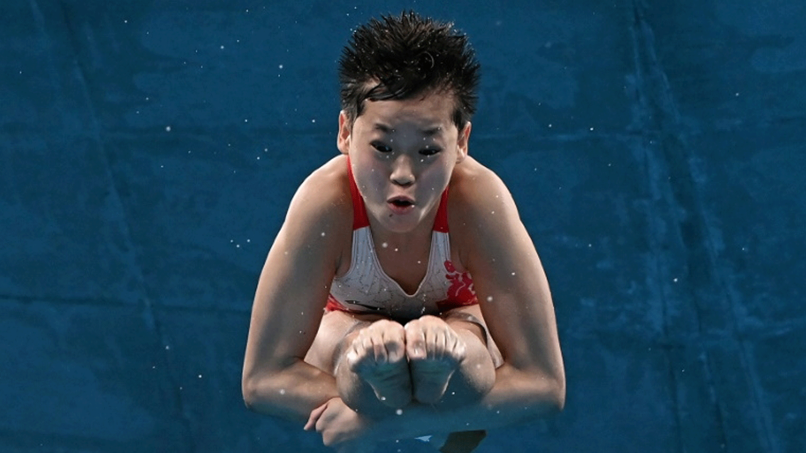  الصينية تشوان هونغتشان (14 عامًا) تحرز ذهبية المنصة الثابتة 10 م في الغطس في أولمبياد طوكيو في 5 آب/أغسطس 2021