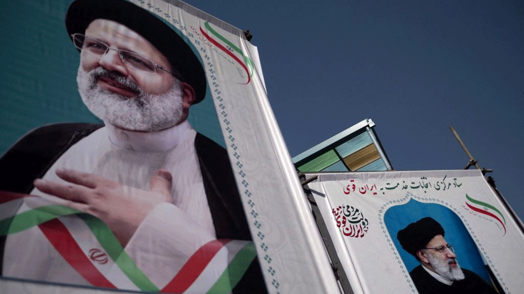 ينصّب رئيسي (60 عاماً) المحافظ المتشدد الثلاثاء رسميا رئيسا للجمهورية في إيران