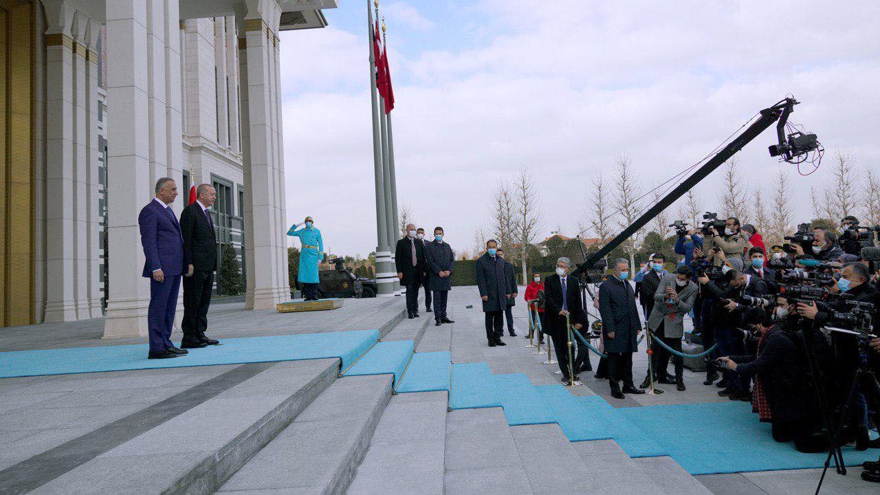 الكاظمي مع اردوغان في مواجهة الصحافيين خلال زيارته لانقرة في 20 ديسمبر 2020
