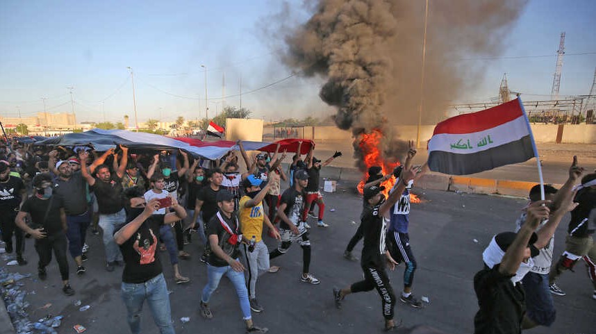صورة من الأرشيف لتظاهرات احتجاجية في بغداد