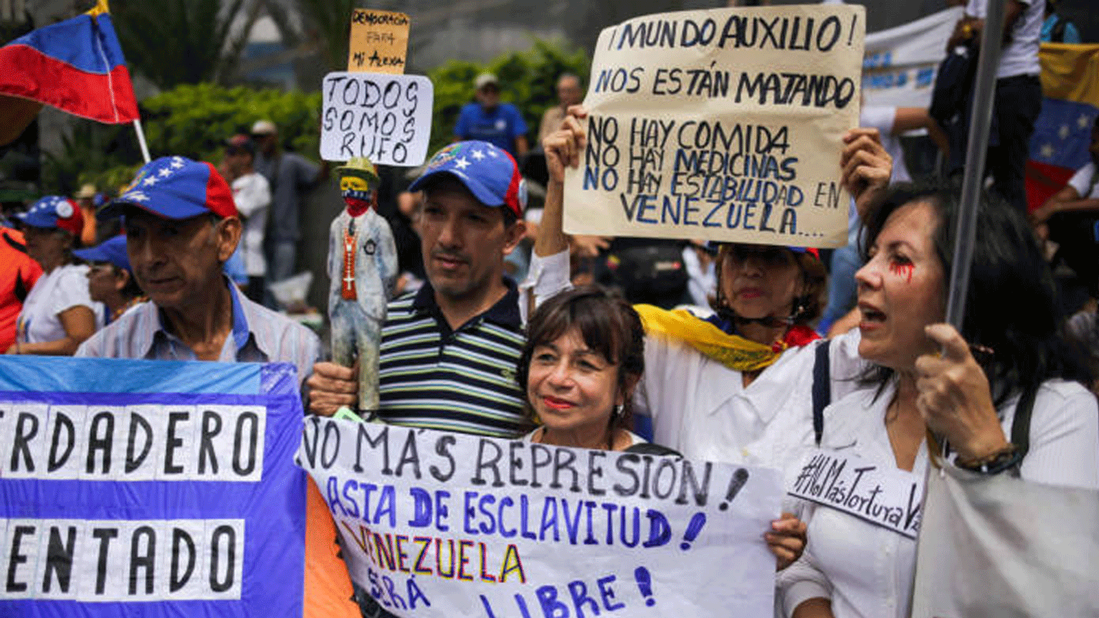 أنصار المعارضة الفنزويلية يتظاهرون ضد الحكومة أمام مقر برنامج الأمم المتحدة الإنمائي في كاراكاس