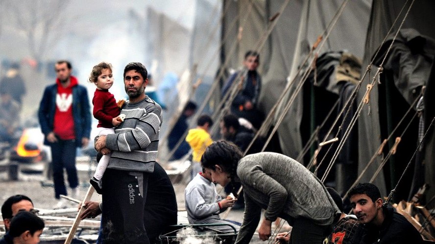 لأجئون سوريون في أحد المخيمات في لبنان 