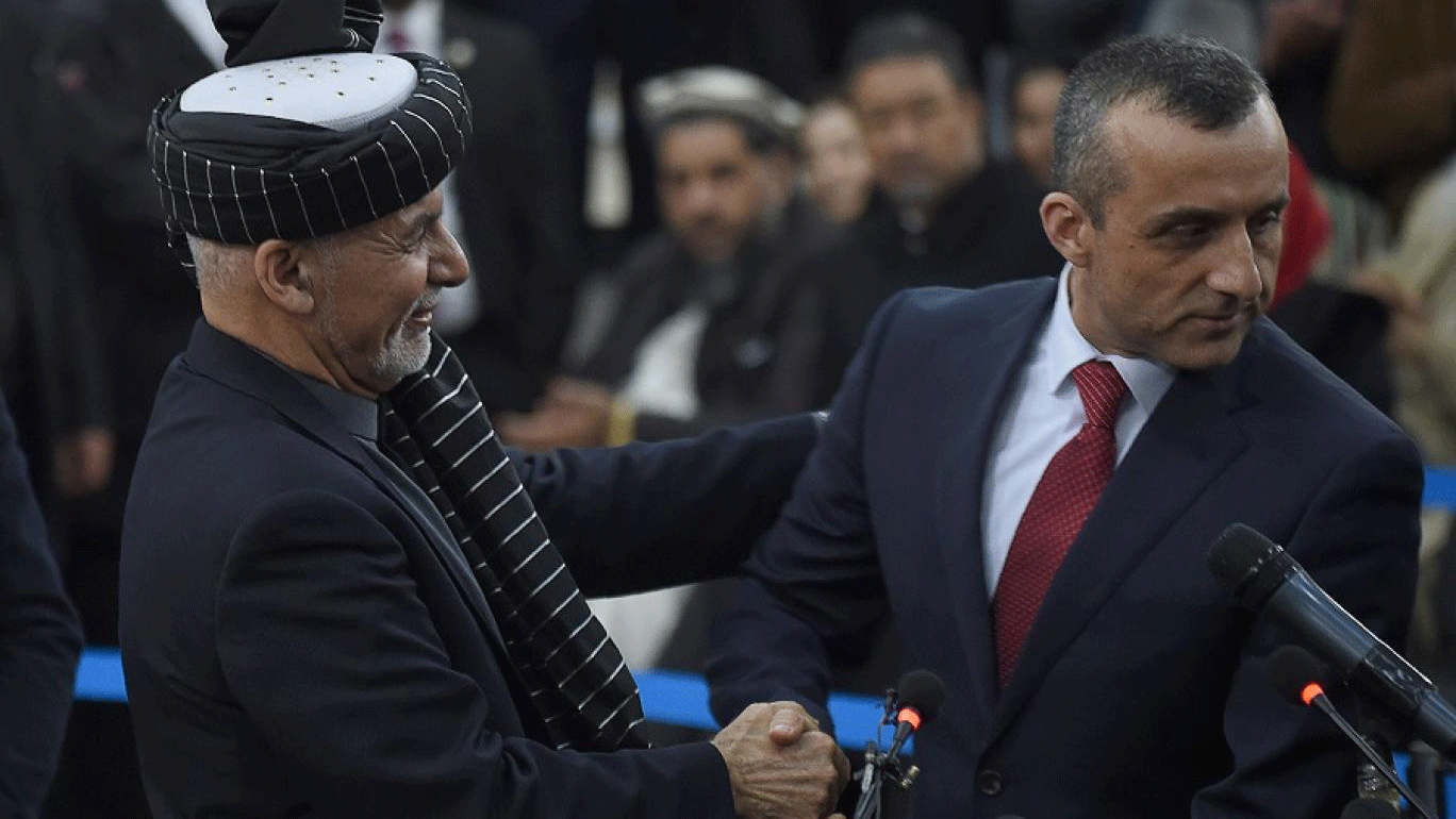 نائب الرئيس الأفغاني أمر الله صالح (يمين)