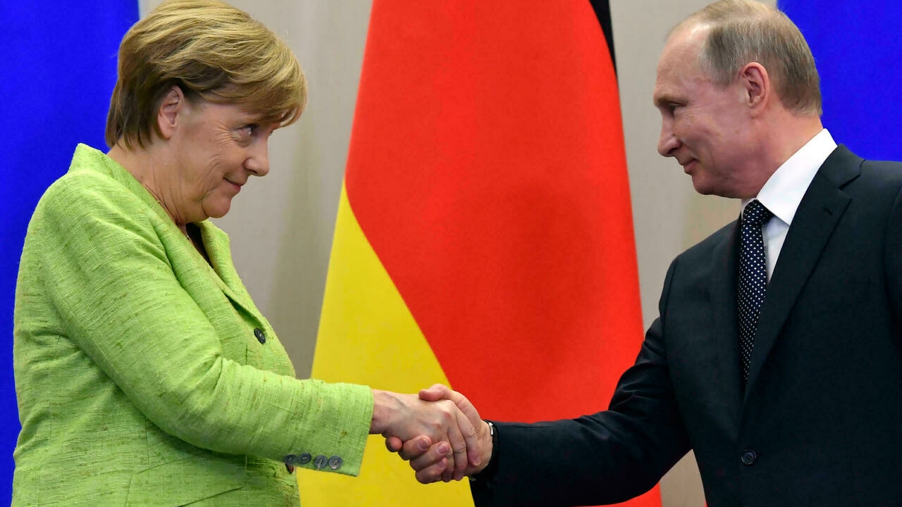 الرئيس الروسي فلاديمير بوتين والمستشارة الألمانية أنغيلا ميركل وجها لوجه بعد من 16 عامًا من الإجتماعات عن بعد.