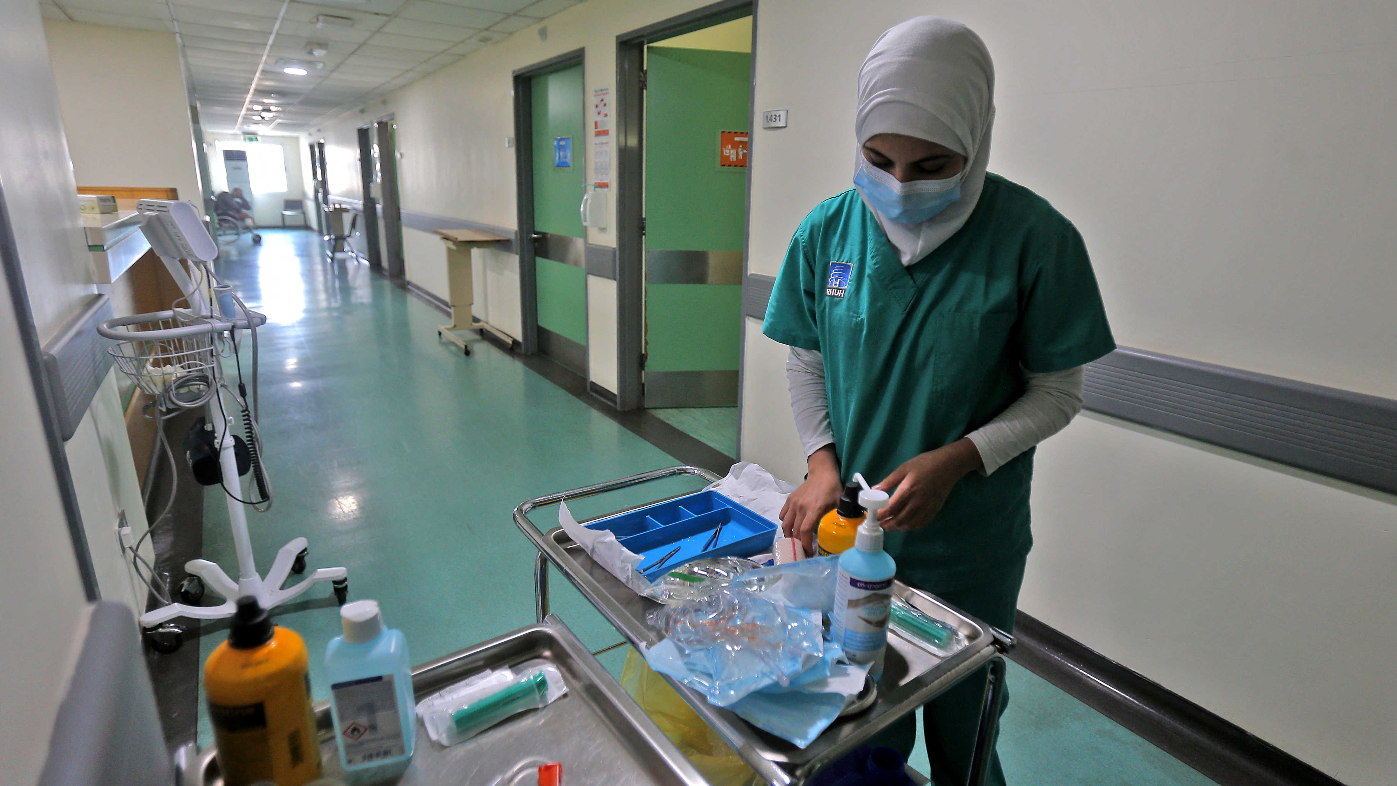 نقص الأدوية وتعثر الكهرباء يضع المستشفيات اللبنانية أمام مصير أسود