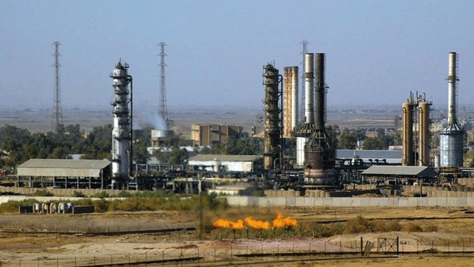 محطات نفط في العراق ثاني أكبر منتج في أوبك.