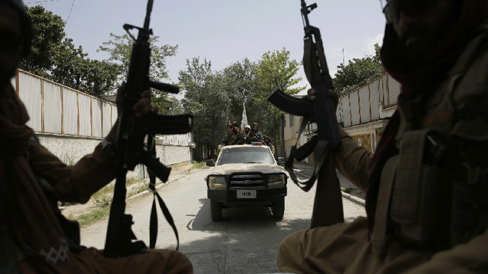 مقاتلو طالبان يقومون بدورية في كابول، أفغانستان، في 19 آب/ أغسطس 2021.