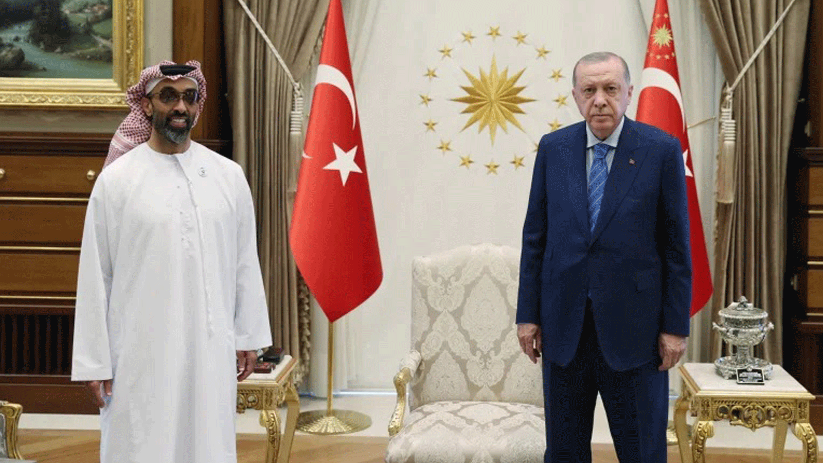 صورة نشرها الحساب الرسمي على تويتر للمستشار الأمن القومي الإماراتي الشيخ طحنون بن زايد آل نهيان من لقائه الرئيس التركي رجب طيب إردوغان