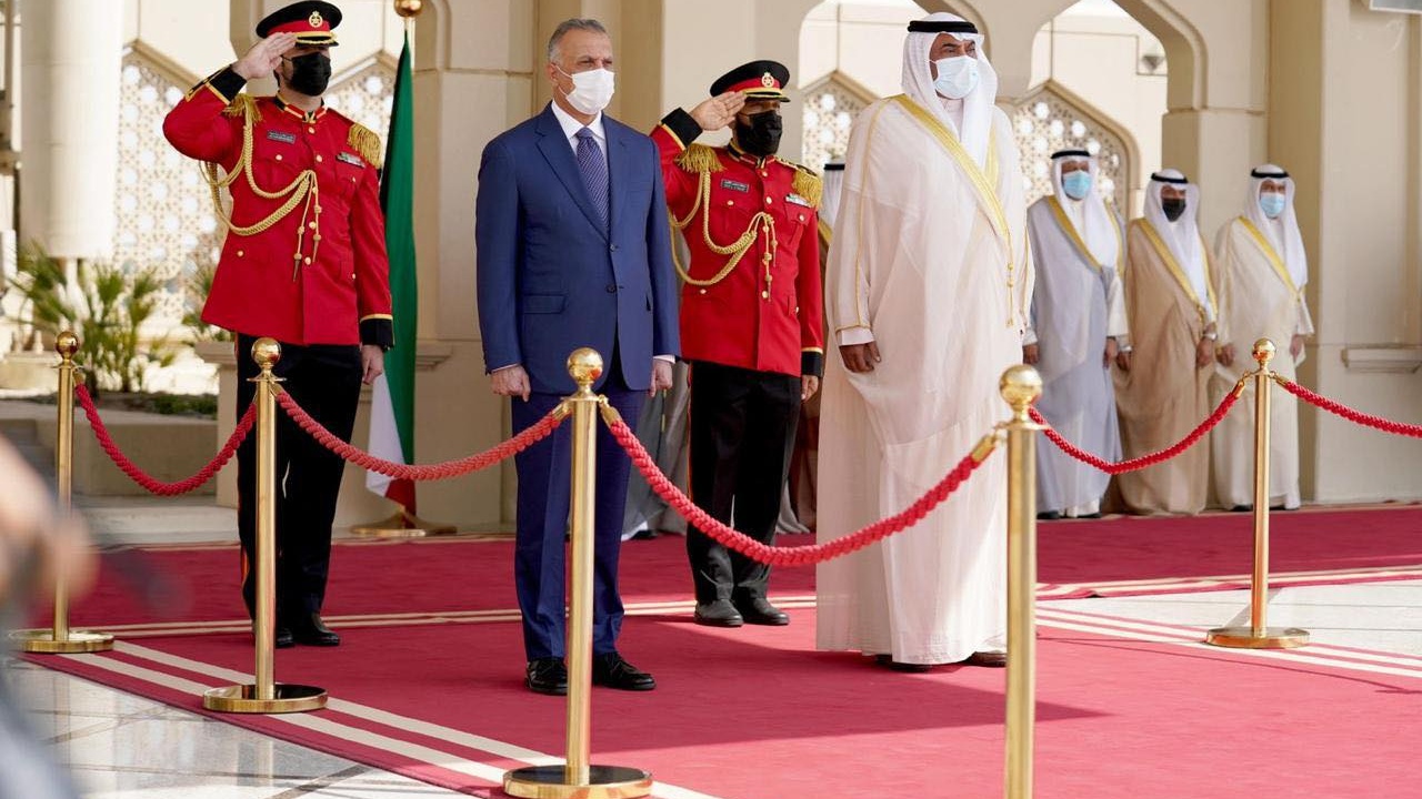 استقبال رسمي للكاظمي لدى وصوله الى الكويت الاحد 22آب أغسطس 2021 (الصورة من اعلام رئاسة الحكومة العراقية)