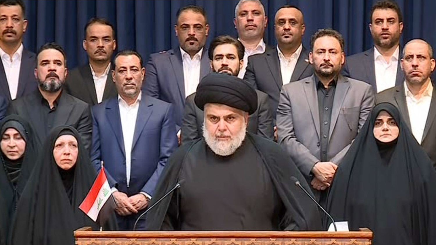 الصدر لدى اعلانه الجمعة 27 أغسطس عودته لاشراك تياره في الانتخابات المبكرة (الصورة من وكالة رووداو العراقية)