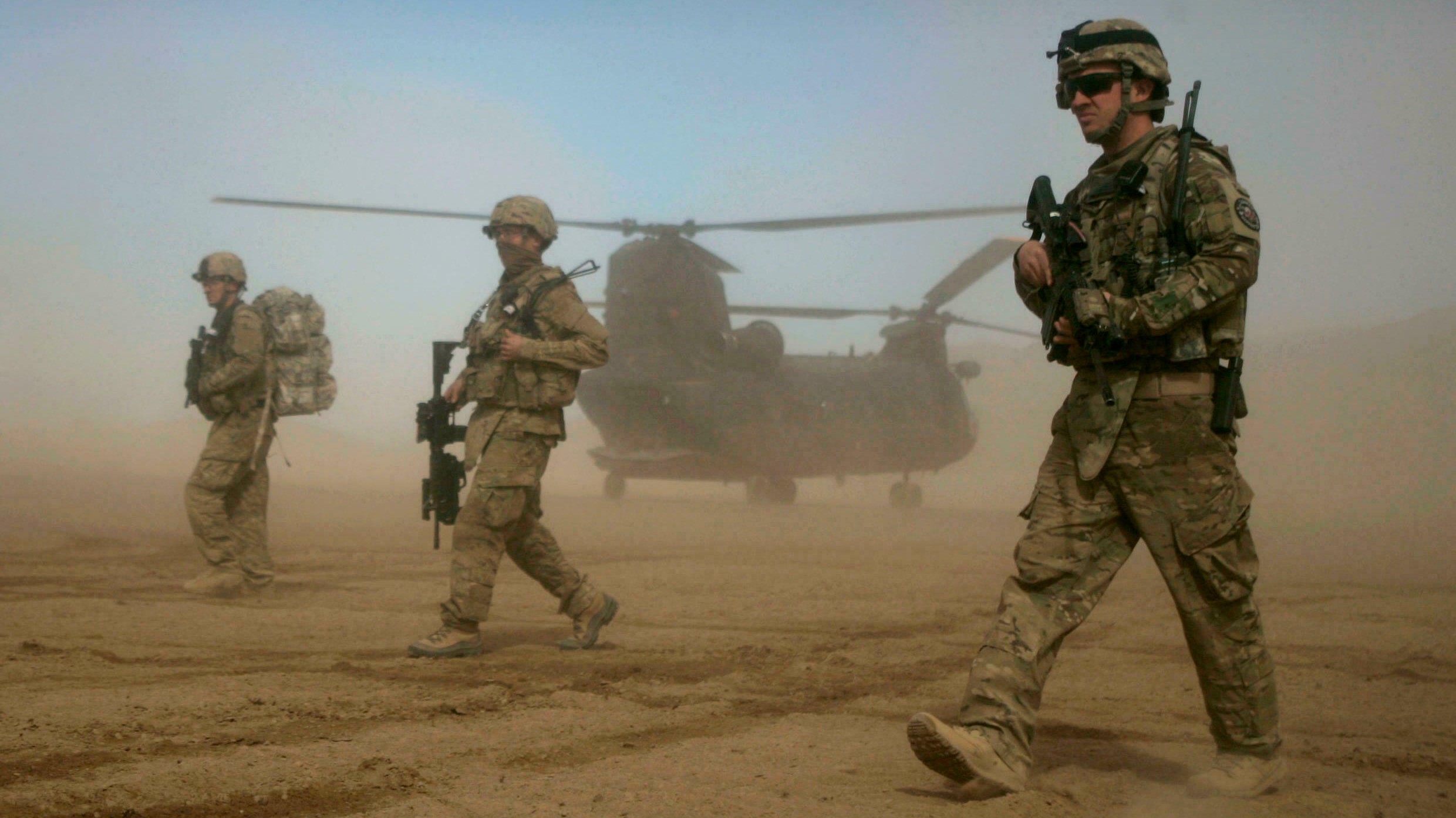 صورة أرشيفية لجنود أميركيين في دورية في غرب كابول بأفغانستان في 28 يناير 2012
