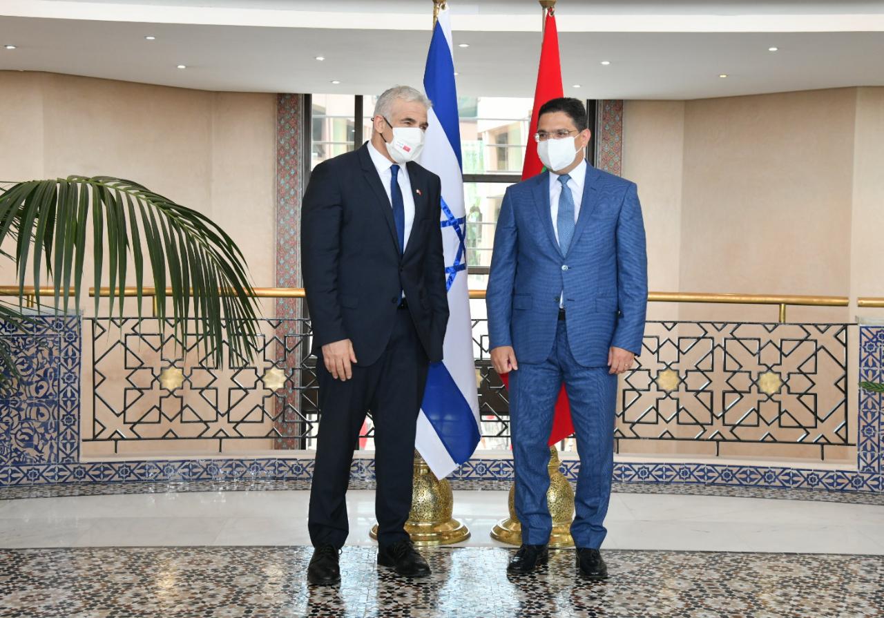 وزير خارجية المغرب لدى استقباله أخيرا في الرباط نظيره الاسرائيلي 