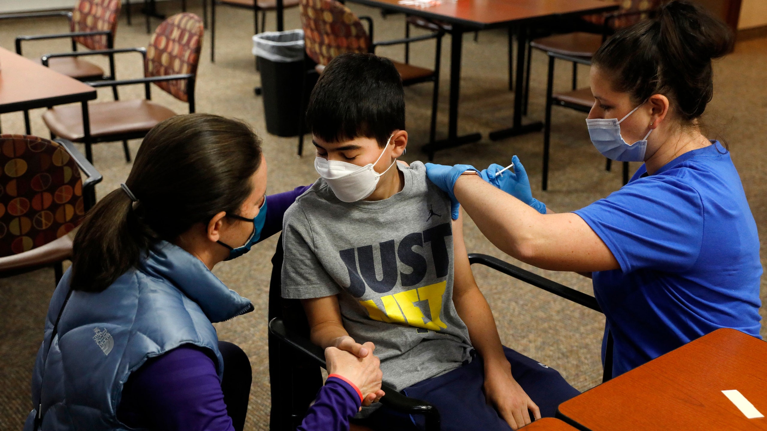 برنامج تطعيم ما دون سن 18 متواصل في انكلترا - أ ف ب