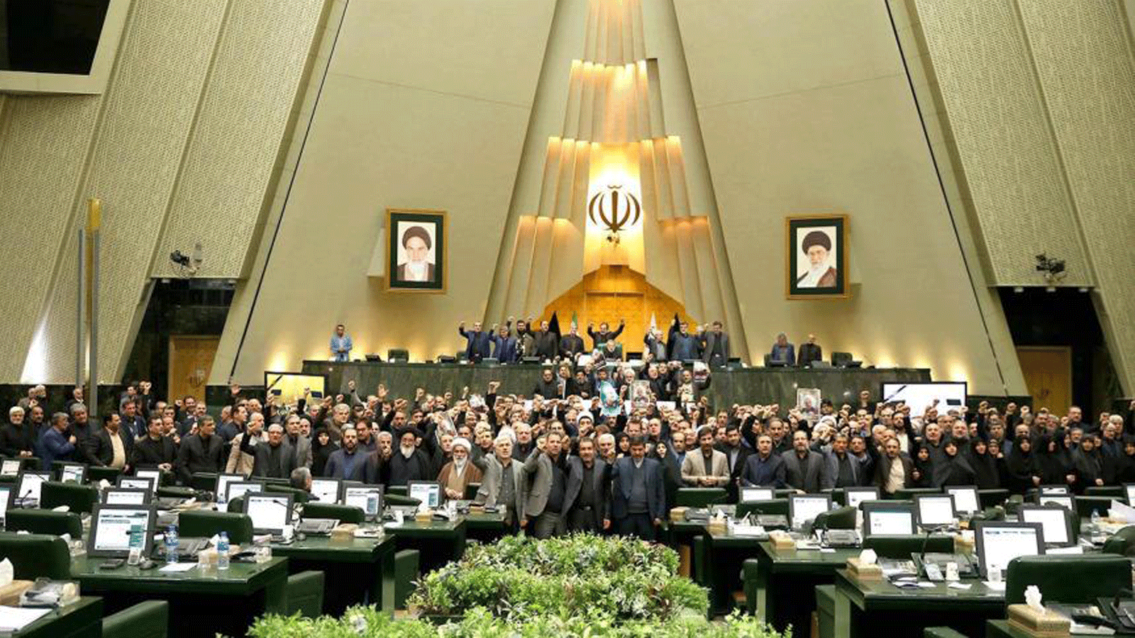 الرئيس الإيراني إبراهيم رئيسي أمام البرلمان للدفاع عن اختيار وزرائه في العاصمة طهران في 21 أغسطس / آب 2021