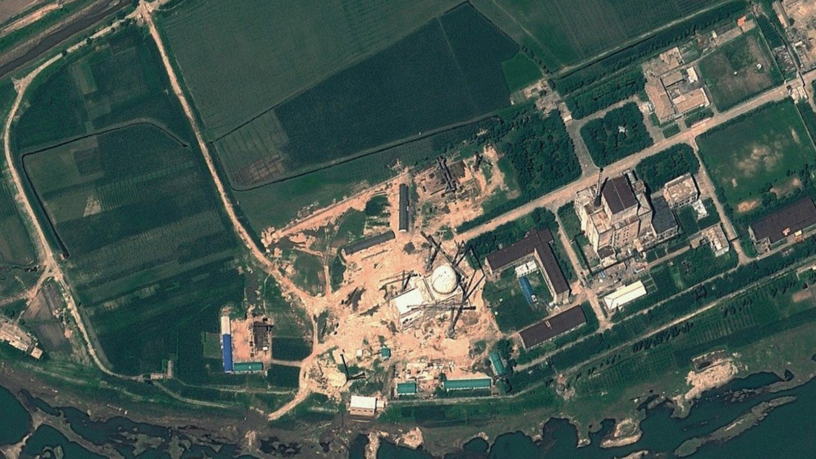 صورة القمر الصناعي التي قدمتها GeoEye في 22 آب/ أغسطس 2012 تُظهِر مركز بيونغ يانغ للأبحاث العلمية النووية في كوريا الشمالية