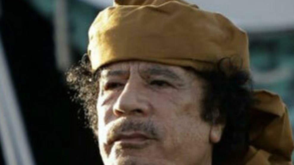 صورة من الأرشيف للرئيس الليبي الراحل معمر القذافي