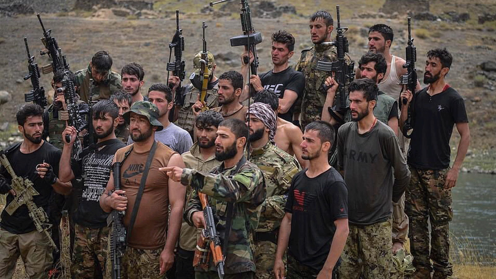 صورة لمقاتلي الجبهة الوطنية للمقاومة خلال تدريباتهم في وادي بانشير