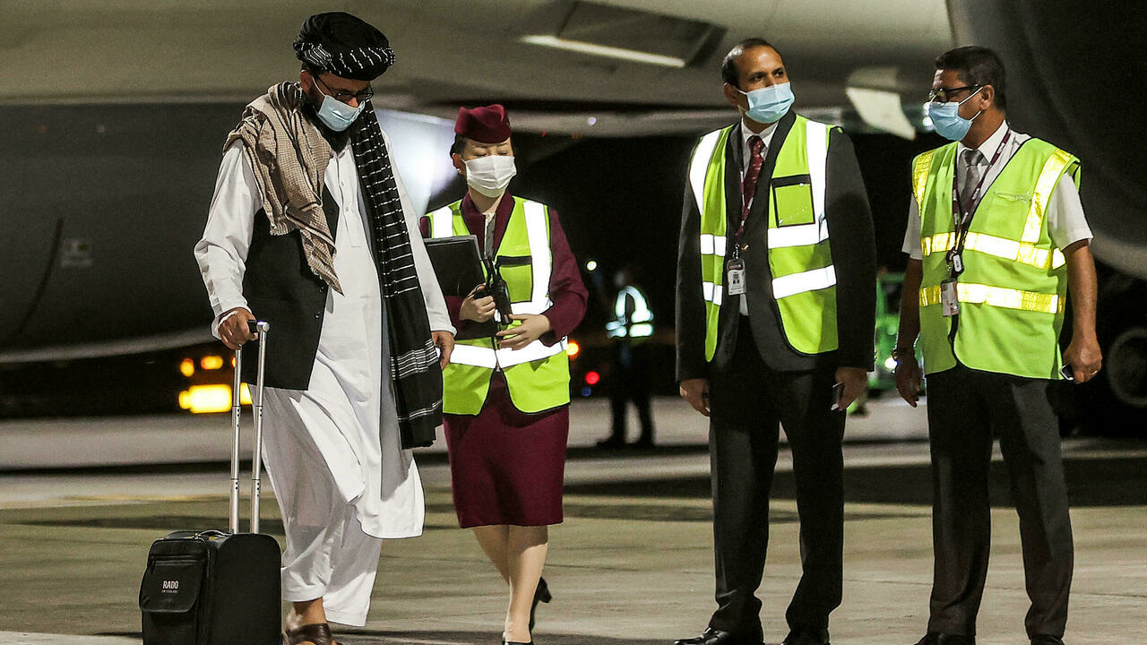 أفغاني تمّ إجلاؤه، يصل إلى مطار الدوحة في 9 أيلول/سبتمبر 2021 
