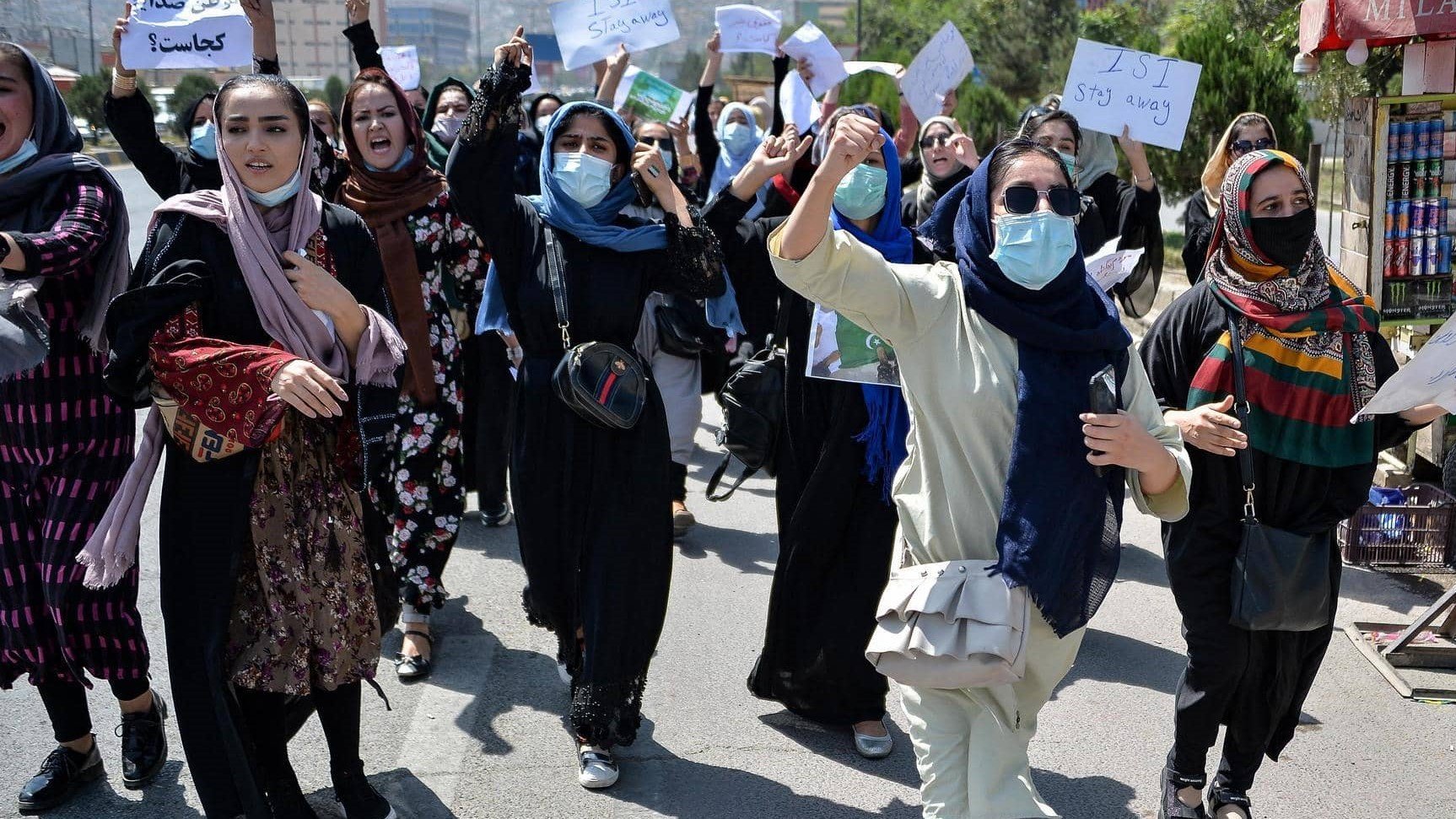 نساء يتظاهرن في كابول ضد حكم طالبان المتشدد