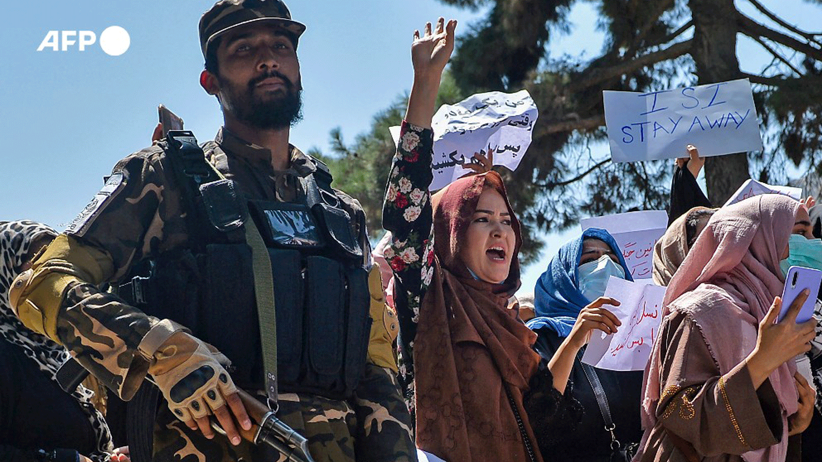 النساء يشاركن في التظاهرة أمام السفارة الباكستانية مطالبين بالحرية والمشاركة في السلطة. 7 أيلول/ سبتمبر 2021