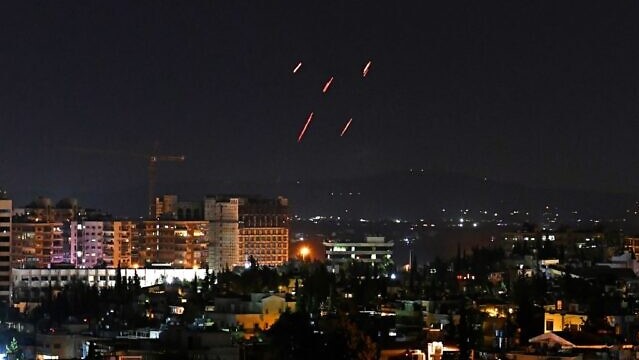 صورة من الأرشيف لقصف إسرائيلي على دمشق في 20 يوليو 2020 