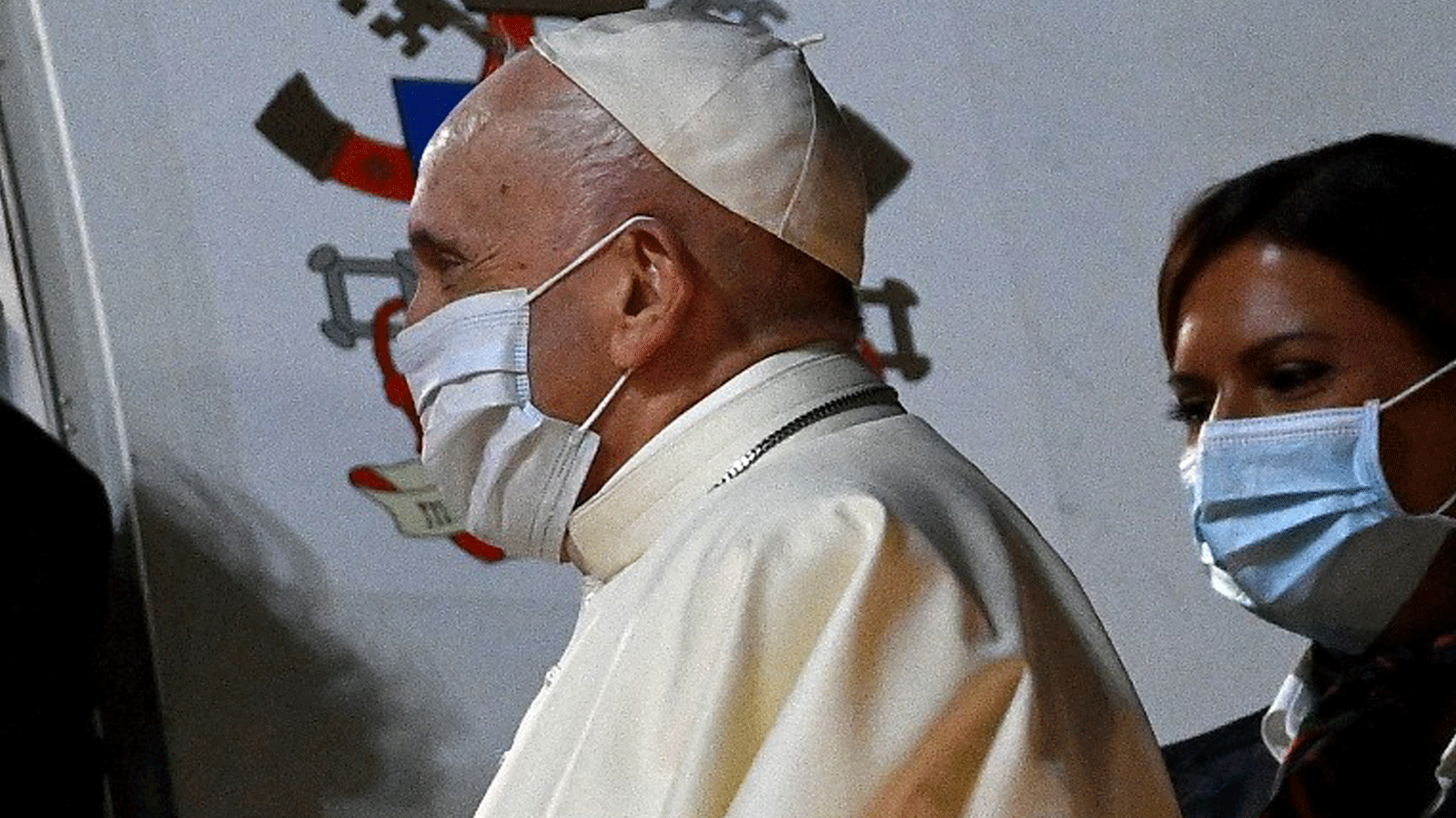 لقطة من لحظات وصول البابا فرانسيس إلى الاحتفال بالقداس في بودابست. 12 أيلول/ سبتمبر 2021