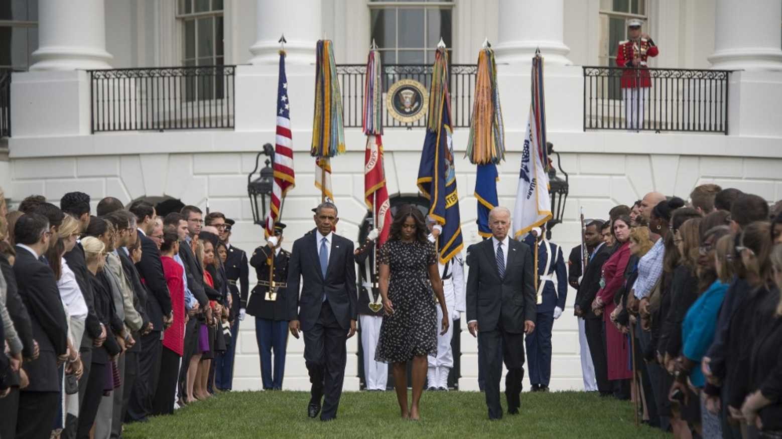 الرئيس الأميركي الأسبق باراك أوباما وزوجته ميشيل يشاركان الرئيس الأميركي جو بايدن في إحياء الذكرى العشرين لاعتداءات 11 سبتمبر