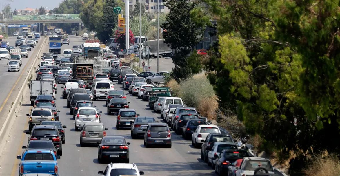 أزمة الوقود في لبنان ترهق الحياة العامة وتستدعي معالجة طارئة