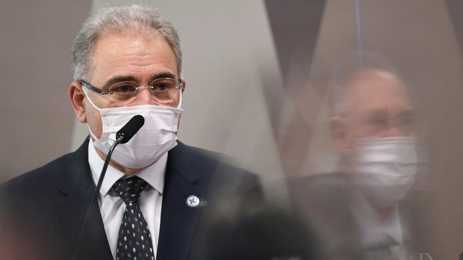 وزير الصحة البرازيلي مارسيلو كيروغا يتحدث خلال جلسة للجنة البرلمانية في برازيليا، البرازيل.