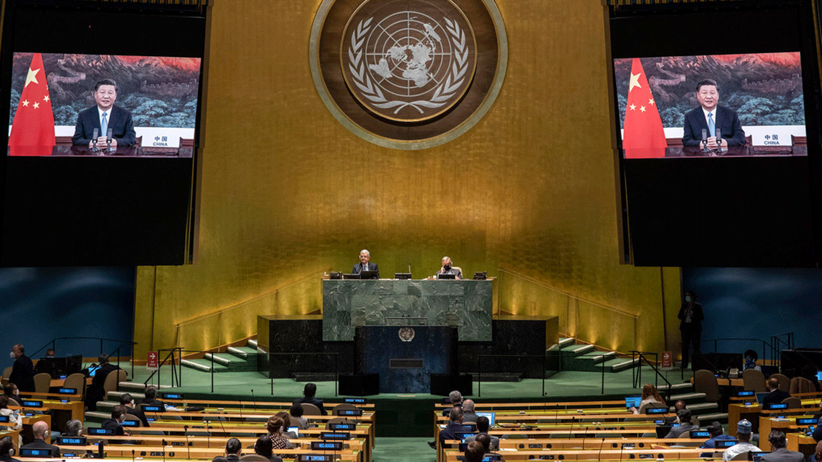 الرئيس الصيني شي جين بينغ يدعو إلى تعزيز التضامن الدولي لمكافحة فيروس كورونا خلال خطابه في الجمعية العامة للأمم المتحدة، معلنا أن بلاده ستهدف إلى أن تصبح محايدة للكربون، في المعركة الأوسع ضد تغير المناخ، بحلول عام 2060.22 أيلول/ سبتمبر 2021(صورة من صفحة الأمم المتحدة)