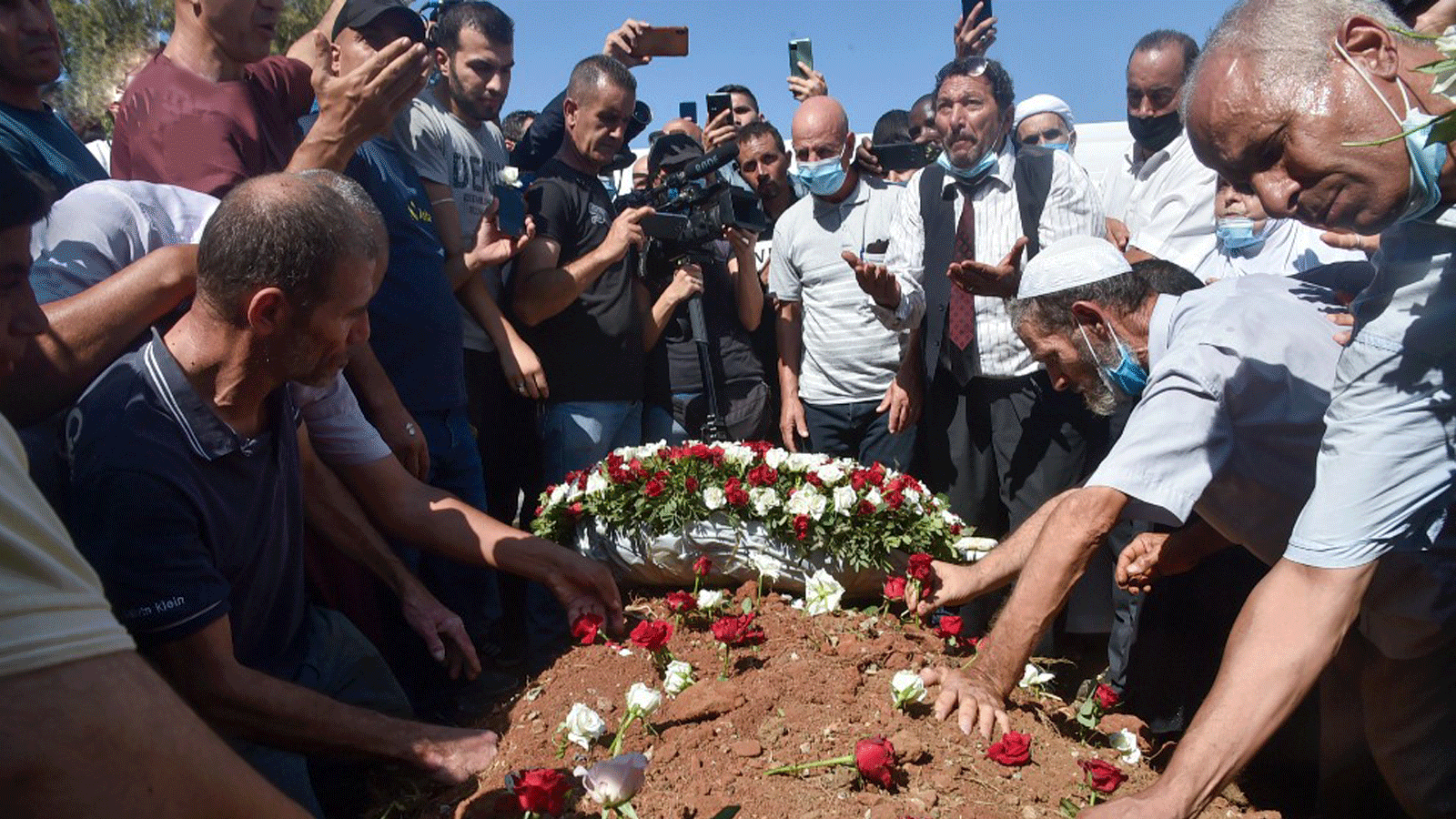 لحظات وداعية بعيد دفن الرئيس الجزائري عبدالعزيز بوتفليقة