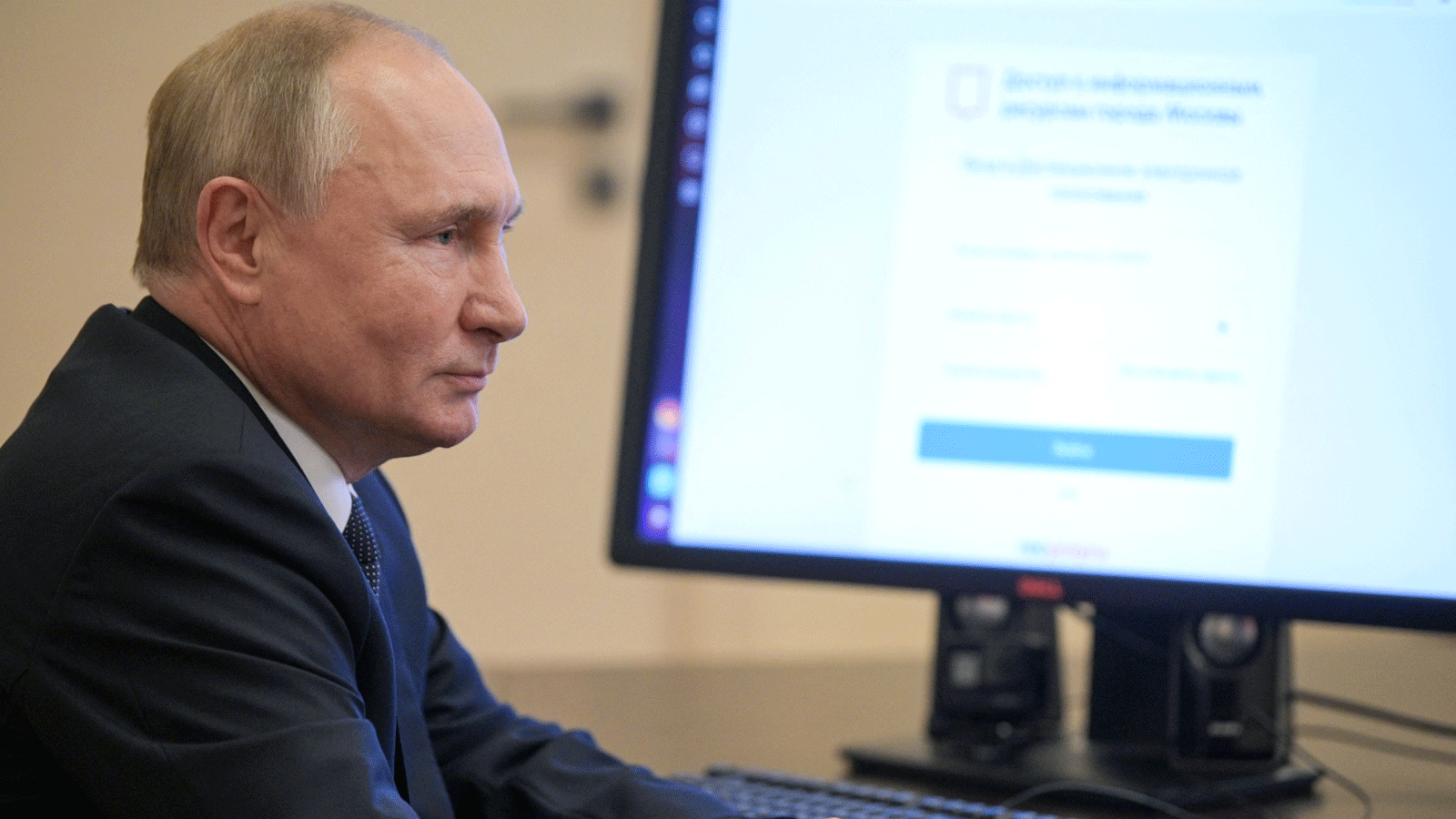 الرئيس فلاديمير بوتين صوّت عبر الإنترنت لأول مرة في انتخابات روسية، تُجرى على مدى ثلاثة أيام