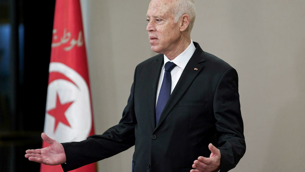 الرئيس التونسي قيس سعيّد خلال مراسم أداء اليمين الدستورية في قصر قرطاج في الضواحي الشرقية للعاصمة تونس في 2 أيلول/سبتمبر 2020