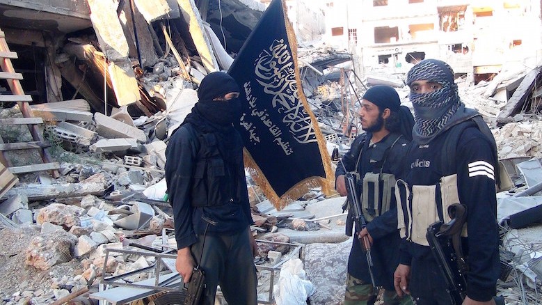 صورة من الأرشيف لمقاتلين من النصرة الموالية لتنظيم القاعدة في سوريا